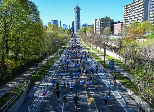 Sporting Life 10K 2026 Yonge St and Merton